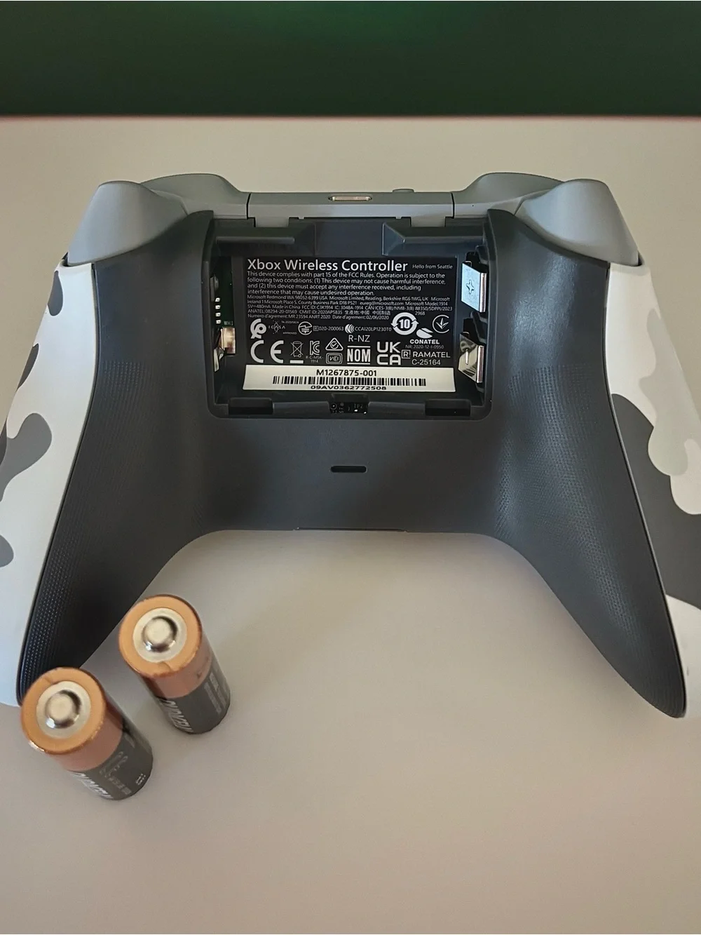 Xbox Series X/S, Xbox One Wireless Controller & Skin - Arctic Camo